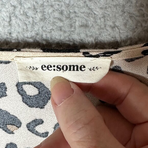 eeSome Shift Dress Womens Size Large Beige Leopard Print V Neck Knit Stretch - Picture 8 of 10